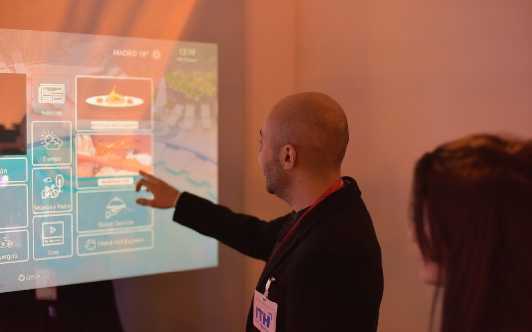 La valenciana CERIUM viste de tecnología la habitación del futuro de Fitur 2020